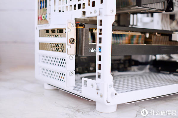 给电视安排一台紧凑型PC,带来大屏畅玩3A优质体验 给电视安排一台紧凑型PC,带来大屏畅玩3A优质体验
