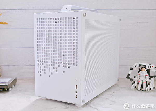 给电视安排一台紧凑型PC,带来大屏畅玩3A优质体验 给电视安排一台紧凑型PC,带来大屏畅玩3A优质体验