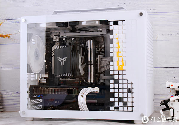 给电视安排一台紧凑型PC,带来大屏畅玩3A优质体验 给电视安排一台紧凑型PC,带来大屏畅玩3A优质体验